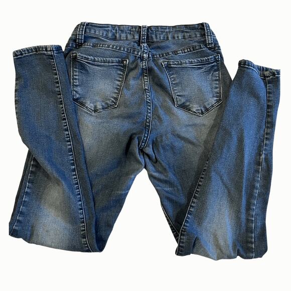 Kancan Jeans Size 27 with 31 inseam Classic Denim Closet Staple - Picture 2 of 7